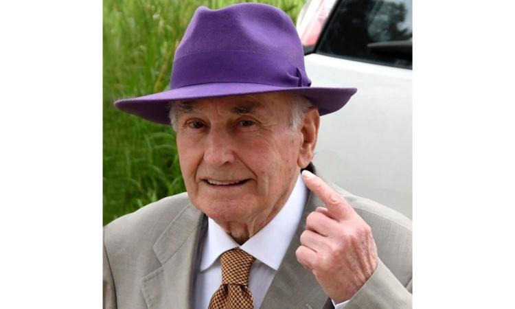 Mogliano, Casimiro Luchetti festeggia 90 anni: dalla passione viola alla sapienza artigiana Mogliano, Casimiro Luchetti festeggia 90 anni: dalla passione viola alla sapienza artigiana