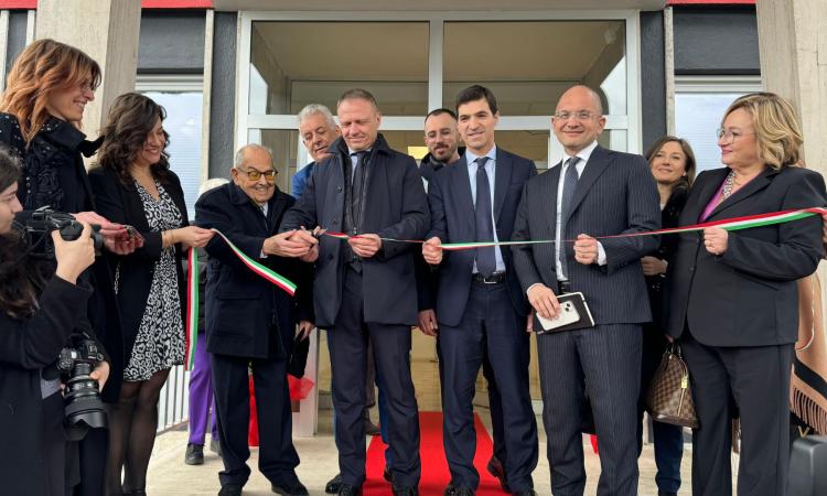 Matelica, nuova linea produttiva alla Antonio Merloni: il ministro Lollobrigida all'inaugurazione