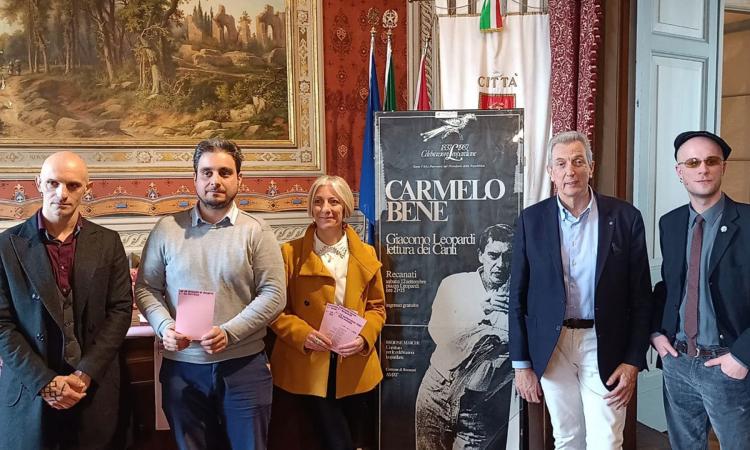 Recanati, presentata la nuova mostra “Nè di sospiri è degna la terra. Carmelo Bene/Giacomo Leopardi” Recanati, presentata la nuova mostra “Nè di sospiri è degna la terra. Carmelo Bene/Giacomo Leopardi”