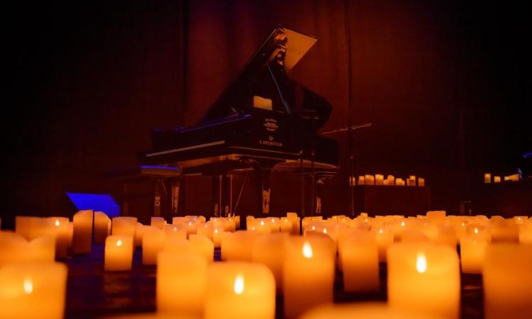 Porto Sant'Elpidio, quando la musica incontra la magia delle candele: tributo a Lucio Dalla