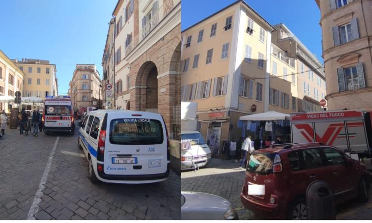 Macerata, bloccata nell'ascensore: ragazza chiama i soccorsi Macerata, bloccata nell'ascensore: ragazza chiama i soccorsi