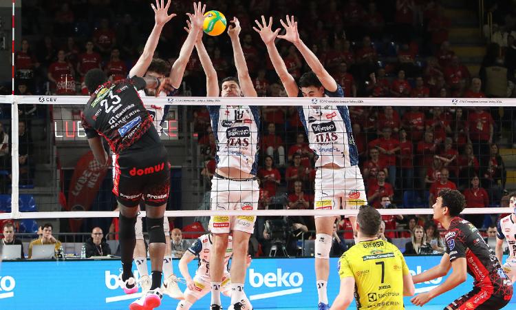 Lube, la vittoria al tie-break non basta: Trento va in finale di Champions League Lube, la vittoria al tie-break non basta: Trento va in finale di Champions League