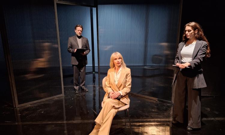 Treia, "Intorno al vuoto": al teatro va in scena l'Alzheimer in uno spettacolo con Paola Giorgi Treia, "Intorno al vuoto": al teatro va in scena l'Alzheimer in uno spettacolo con Paola Giorgi