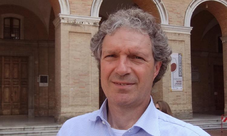 Recanati, mercato settimanale: i banchi alimentari tornano in centro e parcheggi gratuiti Recanati, mercato settimanale: i banchi alimentari tornano in centro e parcheggi gratuiti