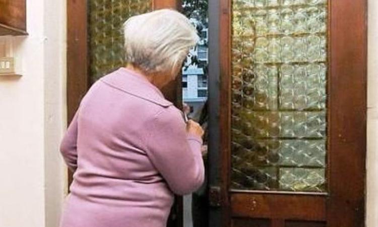 Caldarola, "sua figlia ha avuto guai con la giustizia": anziana consegna soldi e monili. Denunciati due truffatori Caldarola, "sua figlia ha avuto guai con la giustizia": anziana consegna soldi e monili. Denunciati due truffatori
