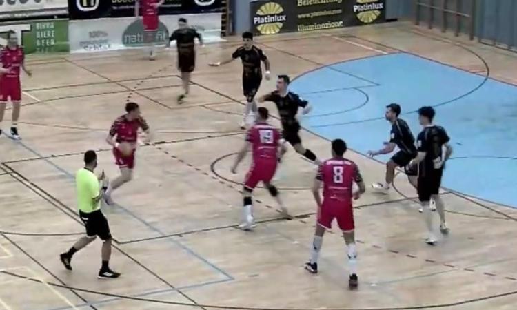 Pallamano, la Macagi Cingoli a un passo dall’impresa: l’Alperia Merano vince 34-33