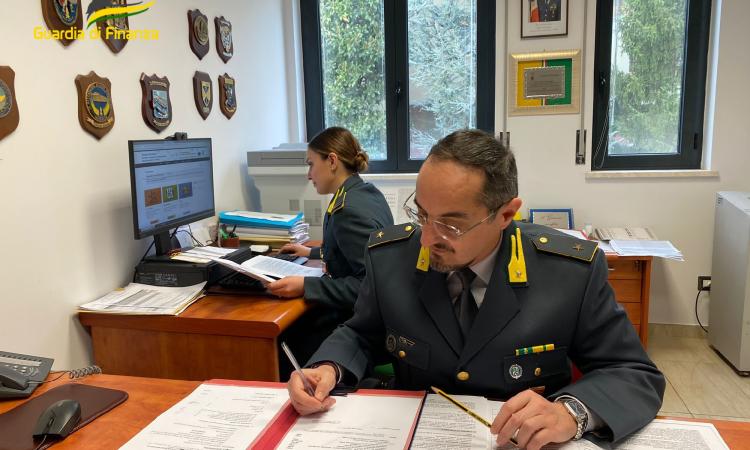 Giro di fatture false per oltre 67 milioni emesse da imprese cartiere. Quattro denunciati e maxi sequestro