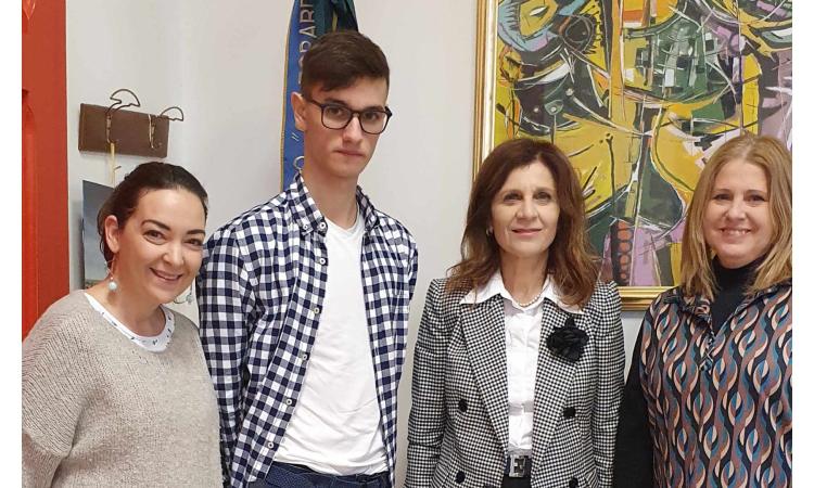 Macerata, Edoardo Grandicelli vince la finale nazionale dei Campionati di Filosofia: liceo "Leopardi" in festa Macerata, Edoardo Grandicelli vince la finale nazionale dei Campionati di Filosofia: liceo "Leopardi" in festa