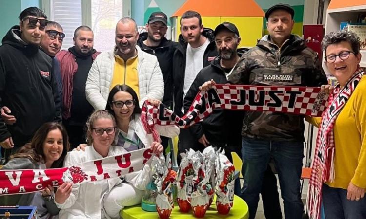 Macerata, la Curva Just dona uova di Pasqua ai piccoli degenti e al reparto pediatrico dell'ospedale