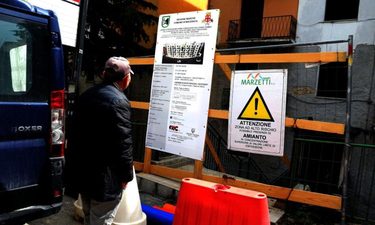 Macerata, pericolo amianto in via Pantaleoni: Renna tranquillizza la cittadinanza (VIDEO e FOTO)