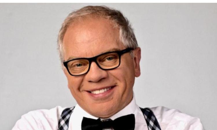 Treia, "Chi me lo ha fatto fare?": la comicità di Marco Marzocca al teatro comunale