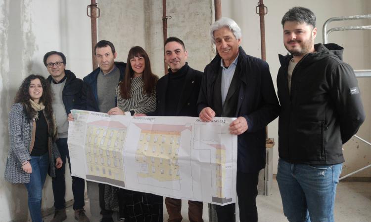 Macerata, proseguono i lavori alla sede Provveditorato: "Entro fine anno la chiusura del cantiere" Macerata, proseguono i lavori alla sede Provveditorato: "Entro fine anno la chiusura del cantiere"