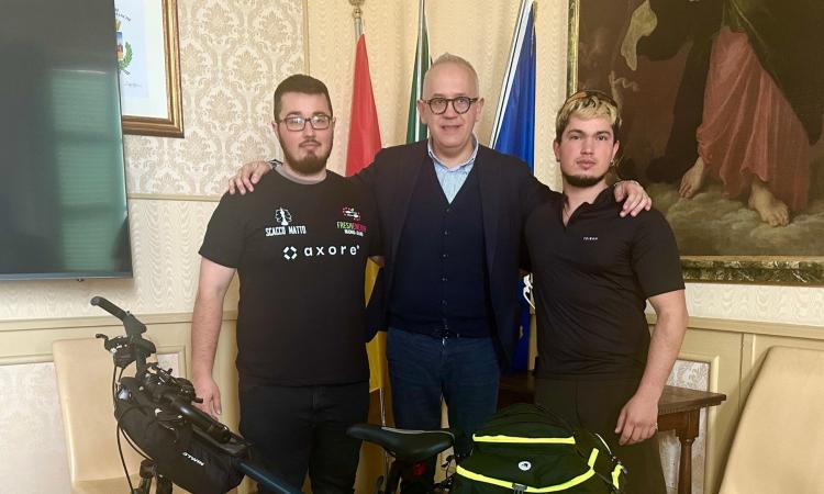 In bici da Civitanova a Istanbul per far conoscere la pizza: la sfida di Kyrylo Morresi e Lorenzo Belluccini