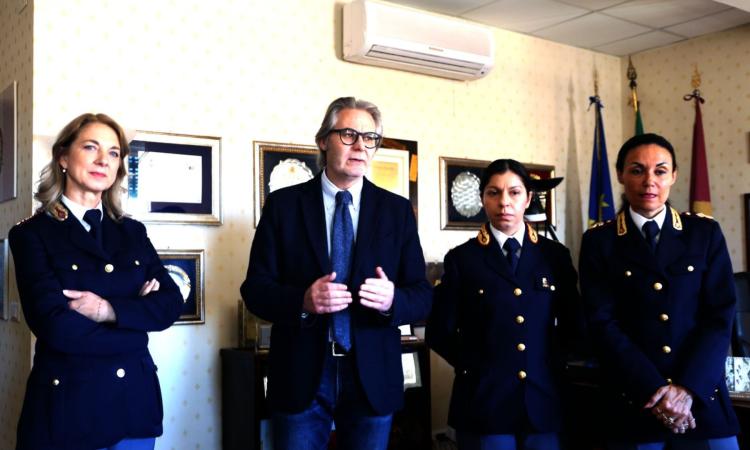 Nuovi incarichi alla Questura di Macerata: Nicoletta Pascucci nominata capo Ufficio di gabinetto (FOTO) Nuovi incarichi alla Questura di Macerata: Nicoletta Pascucci nominata capo Ufficio di gabinetto (FOTO)