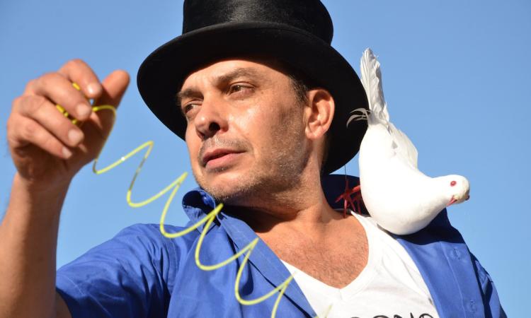 Macerata, addio all'artista Luca Albanesi: sua "a casa di Luca" Macerata, addio all'artista Luca Albanesi: sua "a casa di Luca"
