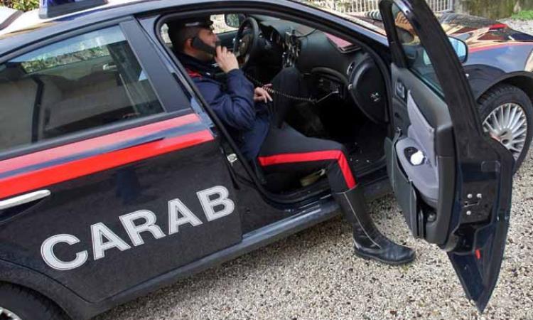 Montecassiano, si fingono avvocati e portano via a un'anziana 20mila euro: arrestati padre e figlio Montecassiano, si fingono avvocati e portano via a un'anziana 20mila euro: arrestati padre e figlio