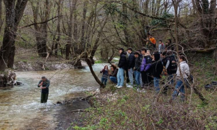 Macerata, gli studenti dell'Iis Matteo Ricci impegnati nella tutela degli ecosistemi delle acque dolci