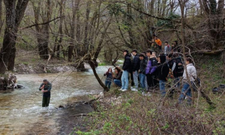 Macerata, gli studenti dell'Iis Matteo Ricci impegnati nella tutela degli ecosistemi delle acque dolci Macerata, gli studenti dell'Iis Matteo Ricci impegnati nella tutela degli ecosistemi delle acque dolci