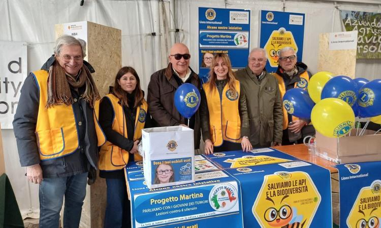 Macerata. il centro storico si colora di giallo per la Giornata dell'amicizia firmata Lions club