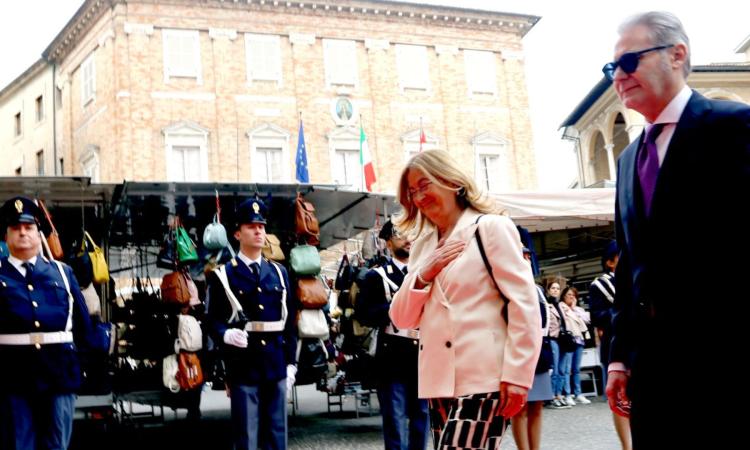 Macerata festeggia il 172esimo anniversario della Polizia di Stato. Silipo: "La nostra essenza è aiutare" (FOTO e VIDEO)