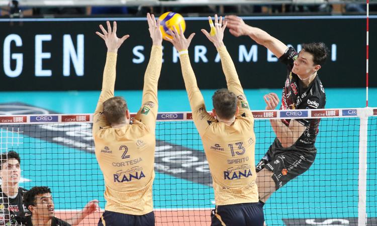 Giannini stecca la "prima" da allenatore della Lube: Civitanova da incubo, Verona vince in 3 set