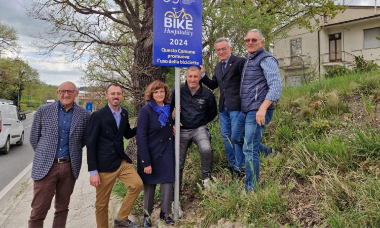 Matelica promuove l'uso della bicicletta: inaugurata la nuova cartellonistica