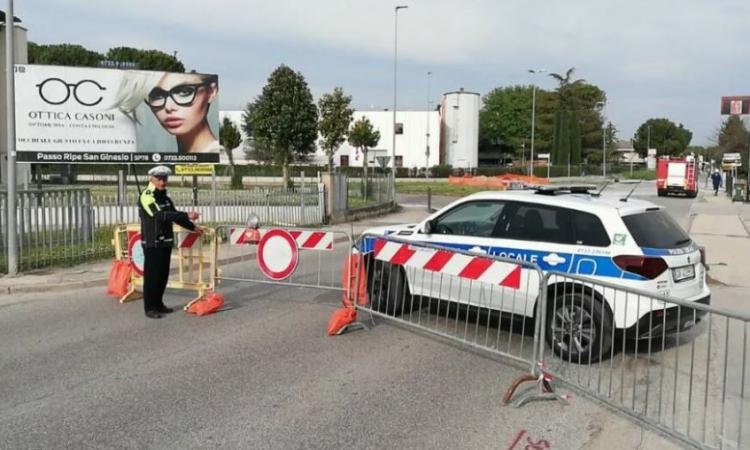 Fuga di gas Macerata, rimane la "zona rossa" (seppur ristretta): ordinanza prorogata fino a lunedì Fuga di gas Macerata, rimane la "zona rossa" (seppur ristretta): ordinanza prorogata fino a lunedì