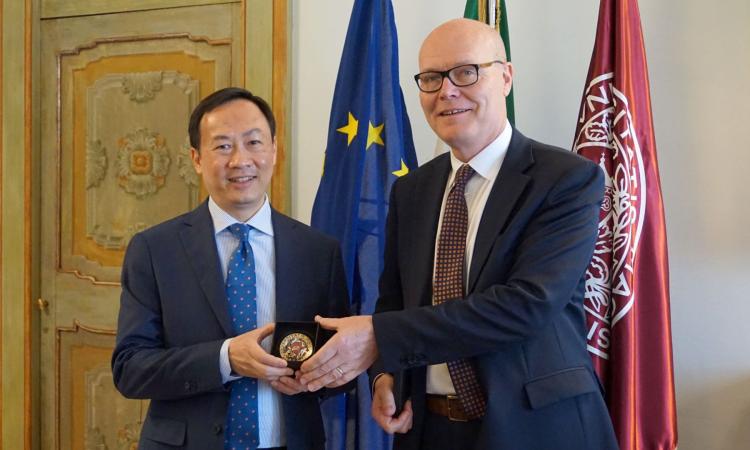 L'ambasciatore del Vietnam in visita all'Unimc, McCourt: "Rafforzare i collegamenti nei prossimi anni" L'ambasciatore del Vietnam in visita all'Unimc, McCourt: "Rafforzare i collegamenti nei prossimi anni"