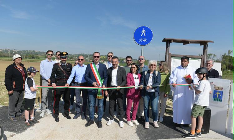 Montecassiano, inaugurato il primo stralcio della pista ciclopedonale: collegherà Sambucheto al centro Montecassiano, inaugurato il primo stralcio della pista ciclopedonale: collegherà Sambucheto al centro