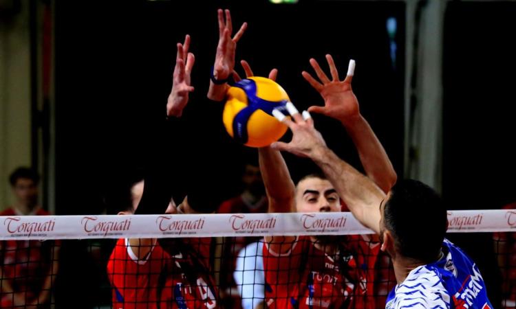 Volley, Banca Macerata non molla: Mantova battuta in rimonta e verdetto rimandato a gara 3 (FOTO) Volley, Banca Macerata non molla: Mantova battuta in rimonta e verdetto rimandato a gara 3 (FOTO)