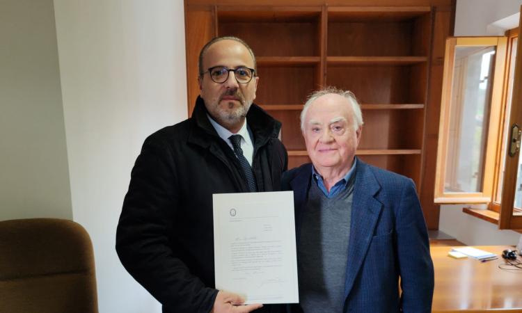 Sarnano, Ubaldo Mattei festeggia i 60 anni di attività: premiato anche dal Consiglio regionale Sarnano, Ubaldo Mattei festeggia i 60 anni di attività: premiato anche dal Consiglio regionale
