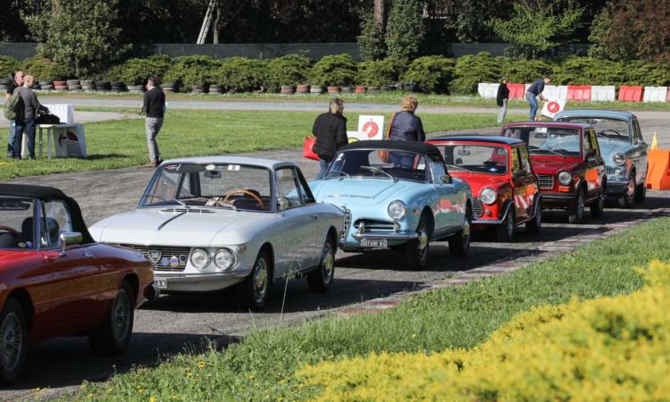 27esima edizione di " Dal bel mare al bel monte": le auto d'epoca in viaggio verso Castelraimondo