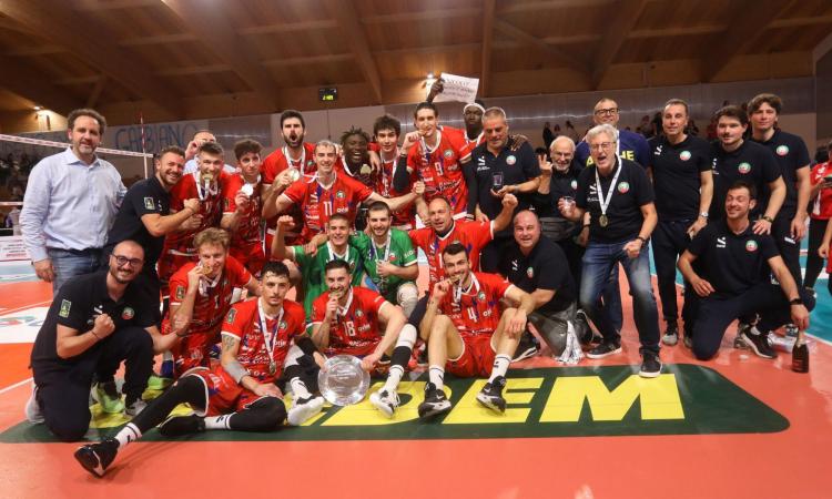 Impresa a Mantova e festa: la Pallavolo Macerata è promossa in Serie A2 Impresa a Mantova e festa: la Pallavolo Macerata è promossa in Serie A2