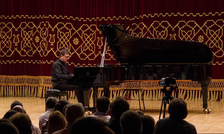 Tolentino, il Master Piano Festival chiude in bellezza: al Politeama arriva Luigi Fracasso Tolentino, il Master Piano Festival chiude in bellezza: al Politeama arriva Luigi Fracasso