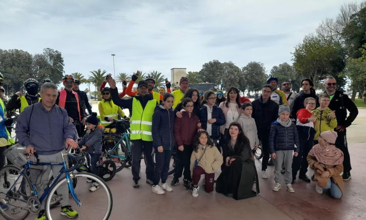 Civitanova, primavera fa rima con bici: si parte con una pedalata sul lungomare, all'arrivo porchetta