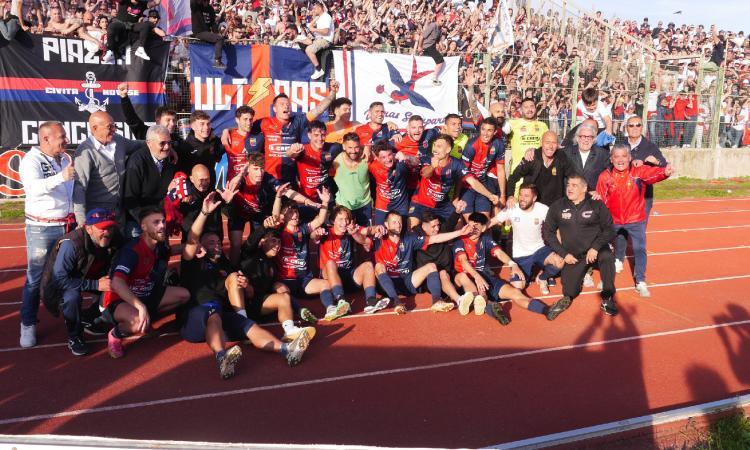 Civitanovese, l'Eccellenza è tua: Spagna "mata" la Jesina, i rossoblù tornano in serie D (FOTO) Civitanovese, l'Eccellenza è tua: Spagna "mata" la Jesina, i rossoblù tornano in serie D (FOTO)