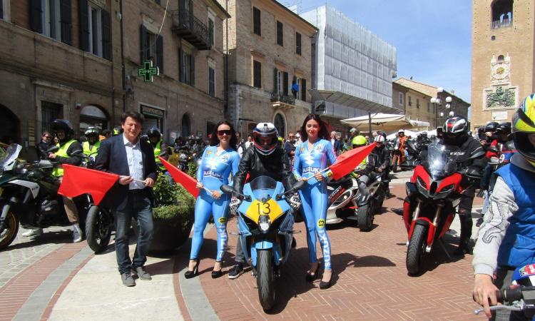 Recanati, successo per il motoraduno Franco Uncini: partecipanti da tutta Italia Recanati, successo per il motoraduno Franco Uncini: partecipanti da tutta Italia