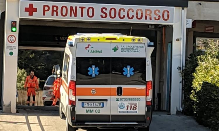 Macerata, incidente lungo la Carrareccia: feriti mamma e figlio di 19 mesi