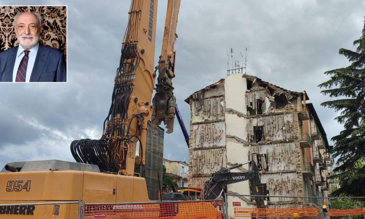 Macerata, prosegue la demolizione in via Pantaleoni. Iommi: "Per lunedì terminato il primo cantiere"