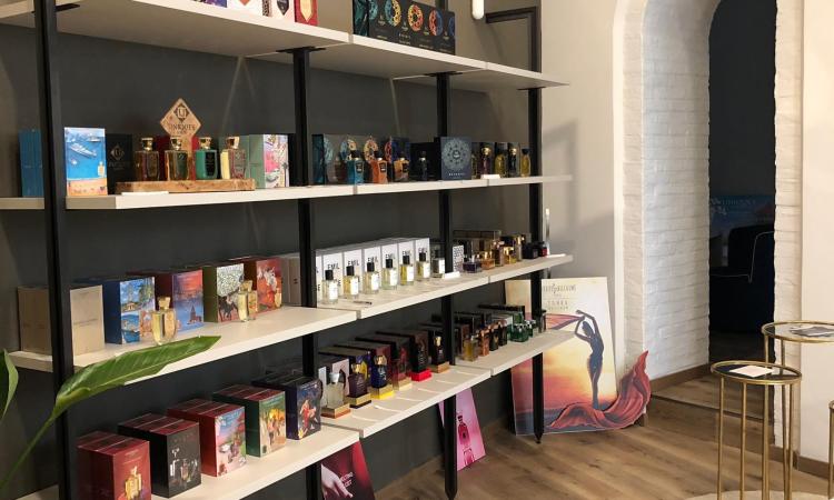 Macerata, una nuova profumeria in centro: "Absoluta" è la scommessa di Piera e Francesco Macerata, una nuova profumeria in centro: "Absoluta" è la scommessa di Piera e Francesco