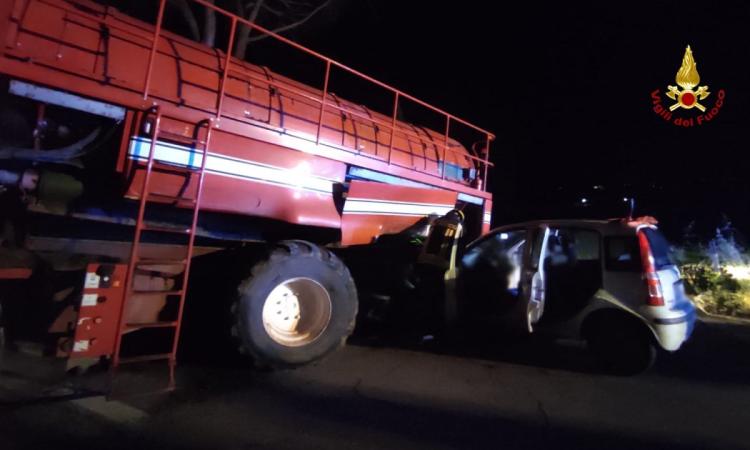 Corridonia, incidente all'incrocio tra un mezzo agricolo e un'auto: un ferito a Torrette