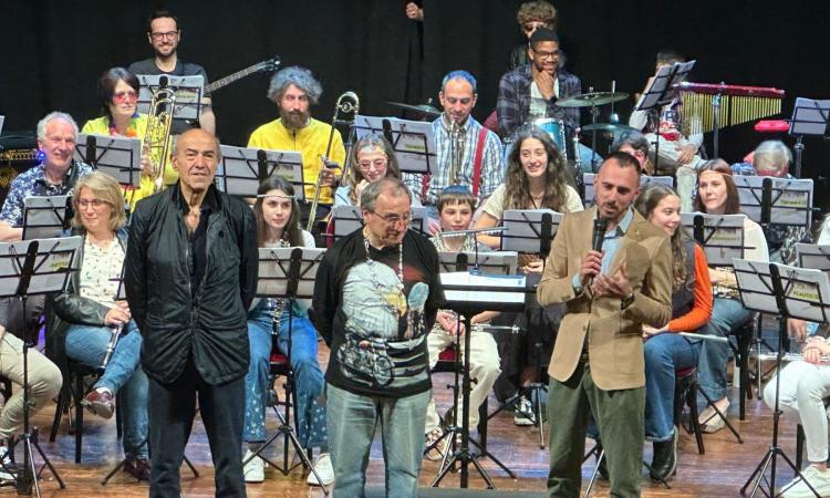 Melodie e colori, la banda musicale di Matelica trasporta il Teatro Piermarini negli Anni '60 Melodie e colori, la banda musicale di Matelica trasporta il Teatro Piermarini negli Anni '60
