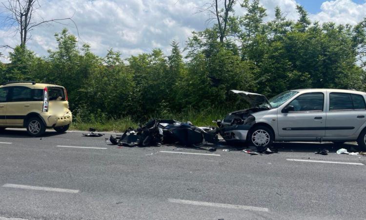 Macerata, tamponamento a catena: scooter rimane schiacciato. Tre feriti, uno a Torrette (VIDEO e FOTO)