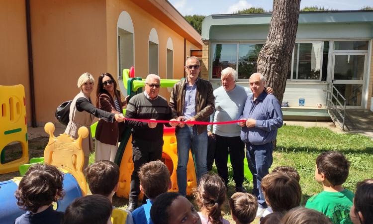Civitanova, gazebo e maxischermi in dono: l'Atac al fianco delle scuole della città