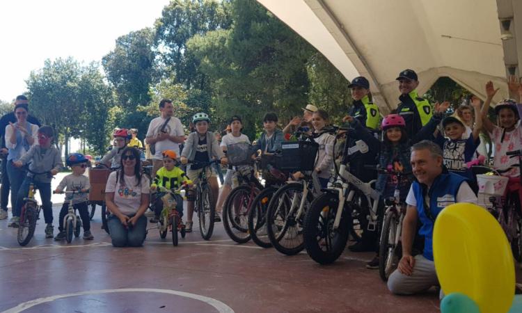 Civitanova, "Bimbi in bici" fa centro: la passione per le 2 ruote travolge i più piccoli Civitanova, "Bimbi in bici" fa centro: la passione per le 2 ruote travolge i più piccoli