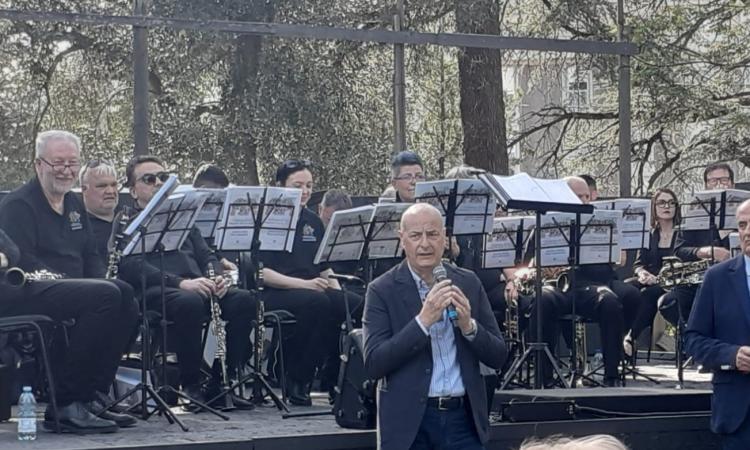 Macerata, una folla per la riapertura del parco di Villa Cozza: "Abbiatene cura come se fosse il vostro"