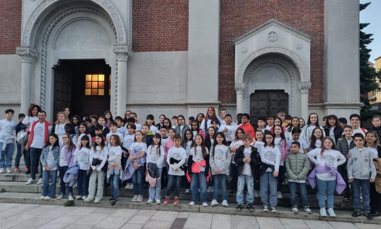 Caldarola, il coro Vocinarmonia brilla a Milano: un concerto indimenticabile e una visita alla scala