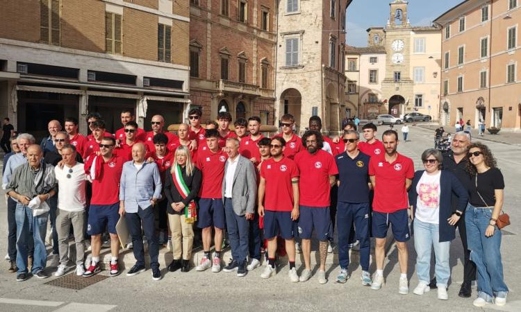San Severino si colora di biancorosso e rende omaggio alla Settempeda campione San Severino si colora di biancorosso e rende omaggio alla Settempeda campione