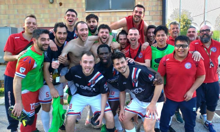 Calcio a 5, l'Aurora Treia brinda alla salvezza: la vittoria su Falconara vale la permanenza in C2 Calcio a 5, l'Aurora Treia brinda alla salvezza: la vittoria su Falconara vale la permanenza in C2