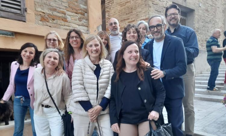 Macerata, 30 anni dal diploma: si ritrovano gli ex studenti del 5° M dell'Alberico Gentili Macerata, 30 anni dal diploma: si ritrovano gli ex studenti del 5° M dell'Alberico Gentili